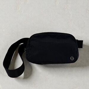 Lululemon Everywhere Belt Bag 1L – 2019 Original Release Black Nylon Crossbody